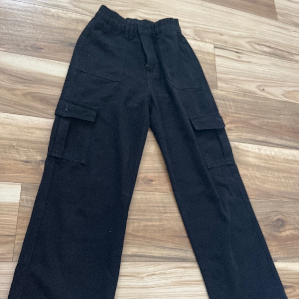 Black baggy petite cargo pants
